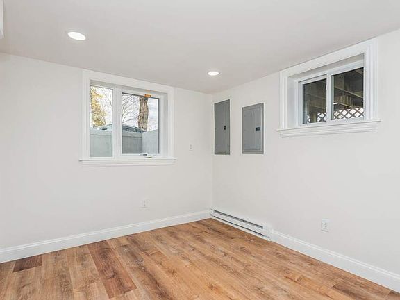5th image of 11 Woodlawn Ave #11A