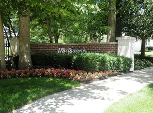 2825 Parkwood Ln, Aurora, IL 60502