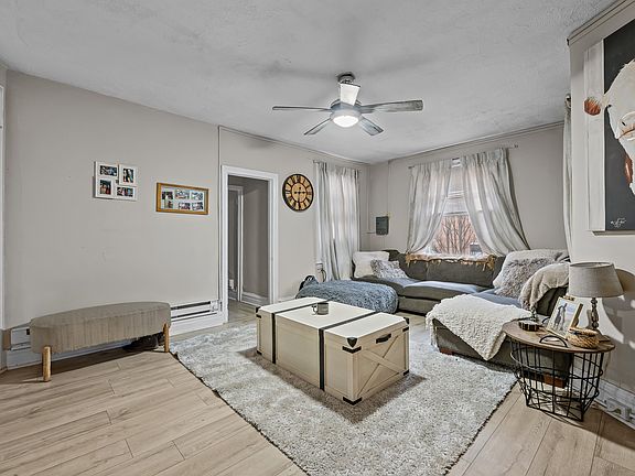 3rd image of 901 N Franklin St #2