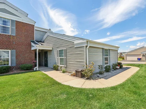 N16W26589 Tall Reeds LANE #F, Pewaukee, WI 53072