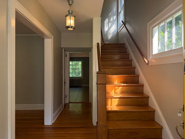 511 Court St S — Photo 2