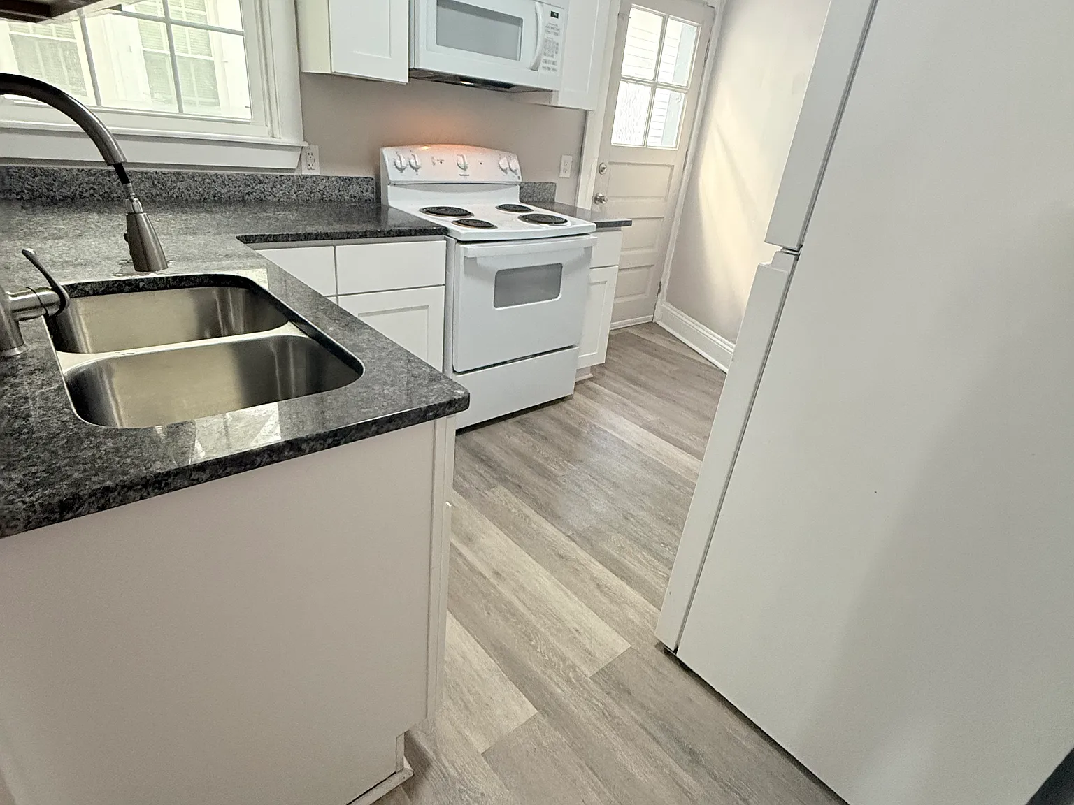 2 bed, 1100 sqft, $1,585 — Photo 2