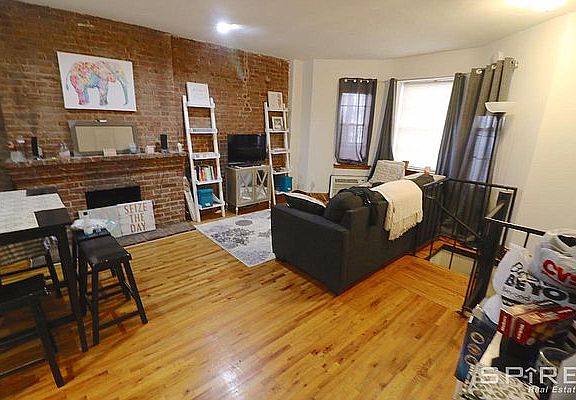 2nd image of 118 W 73rd St APT A