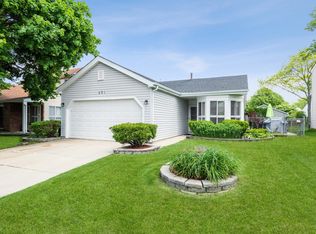 581 Topeka Ct, Carol Stream, IL 60188