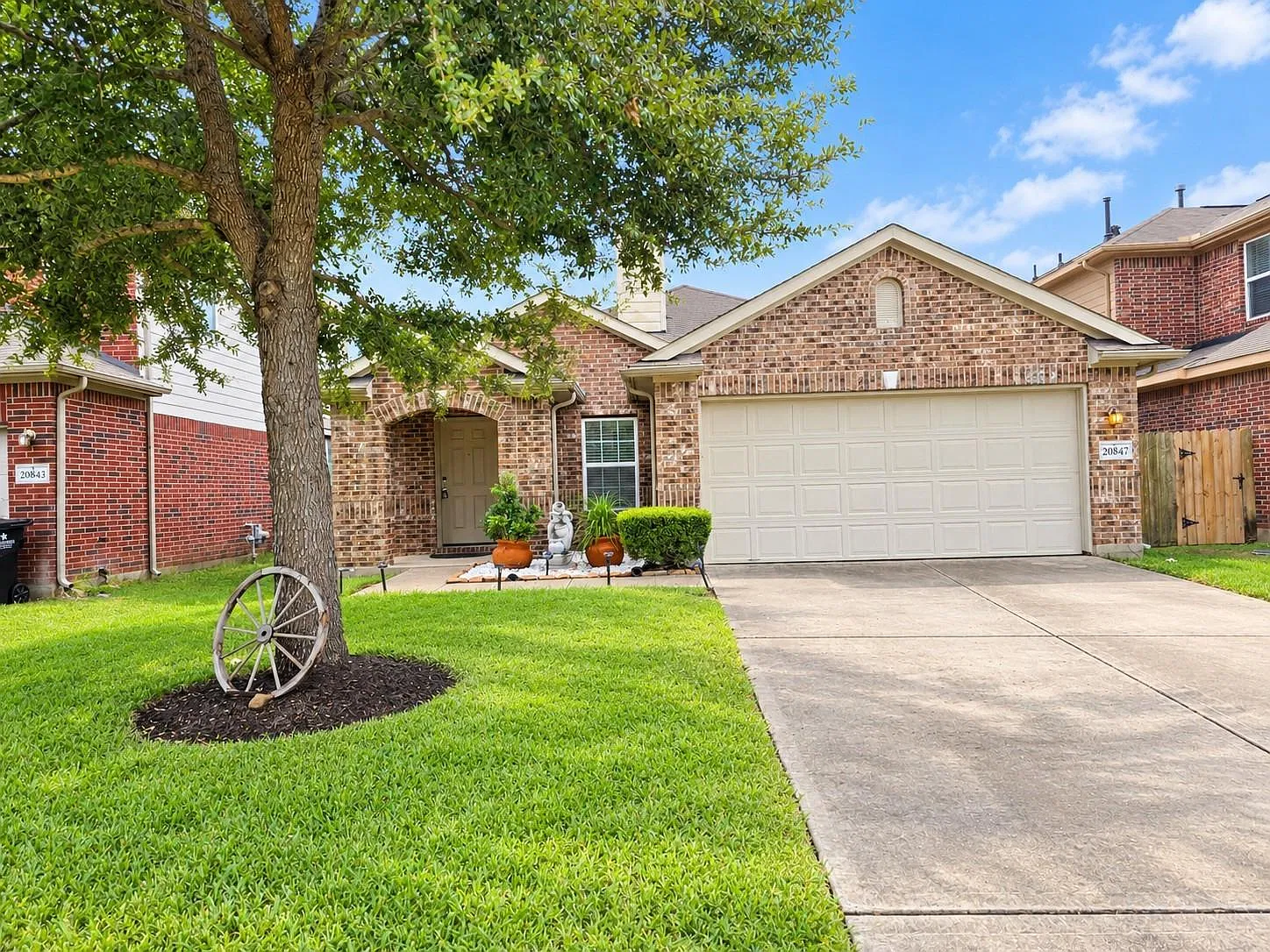 3 bed, 2.0 bath, 1421 sqft, $1,850 — Photo 1