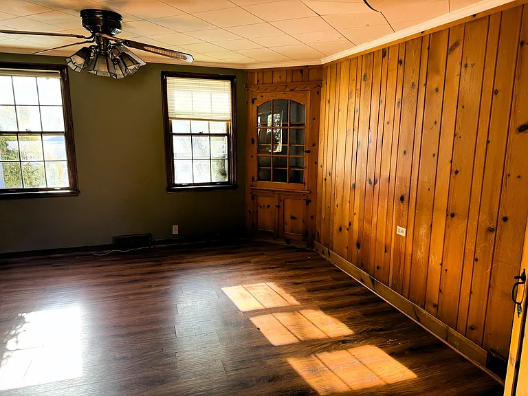 915 Perry Hwy — Photo 43
