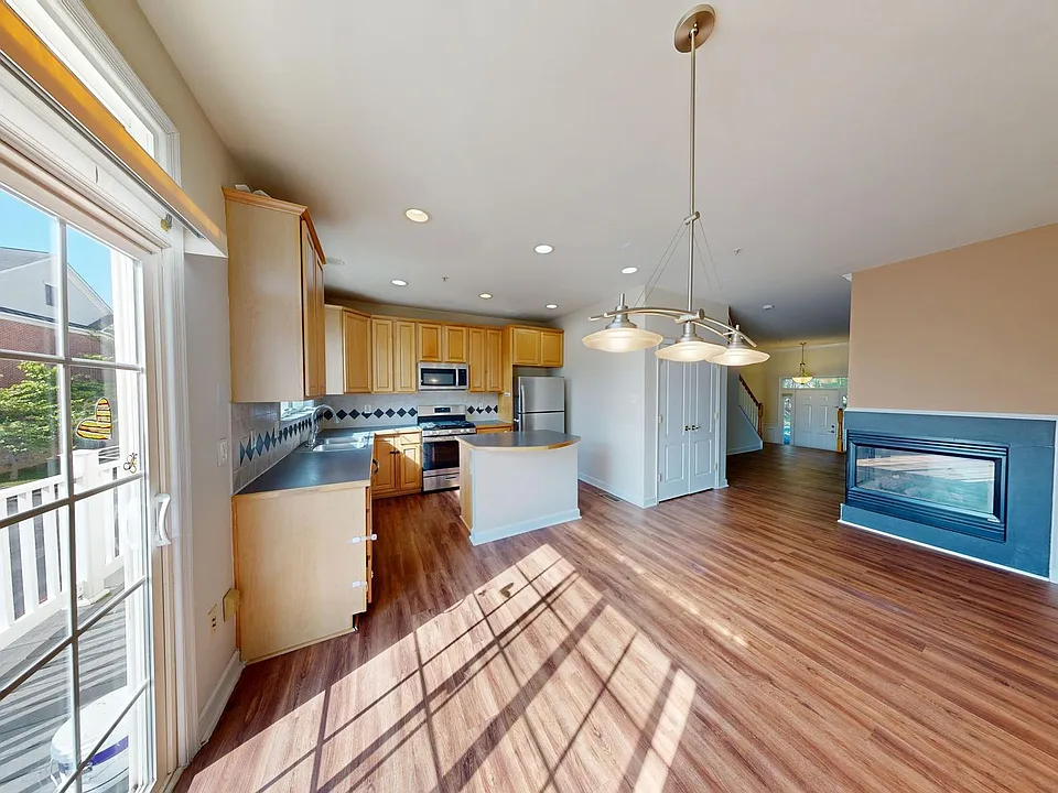 308 Garden View Sq