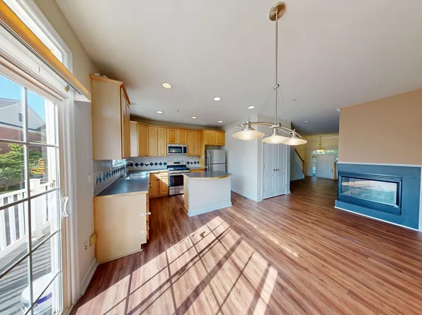 308 Garden View Sq, Rockville, MD 20850