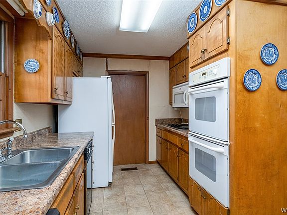 5th image of 371 Centreville St