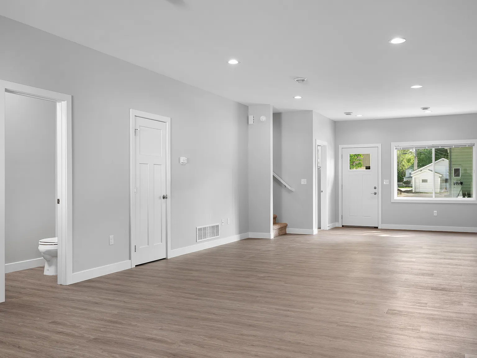 3 bed, 2.5 bath, $2,100 — Photo 2