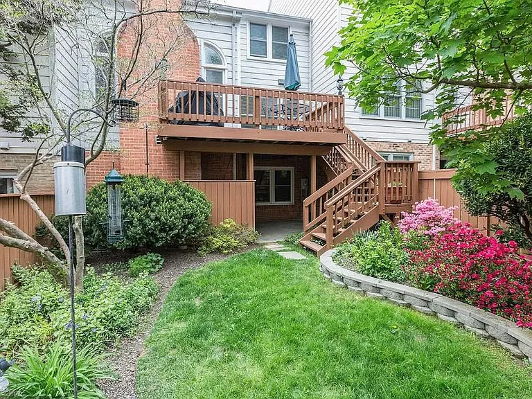 7418 Crestberry Ln — Photo 20