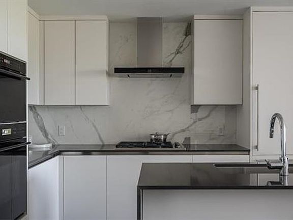 2nd image of 717 W 17th Ave #301