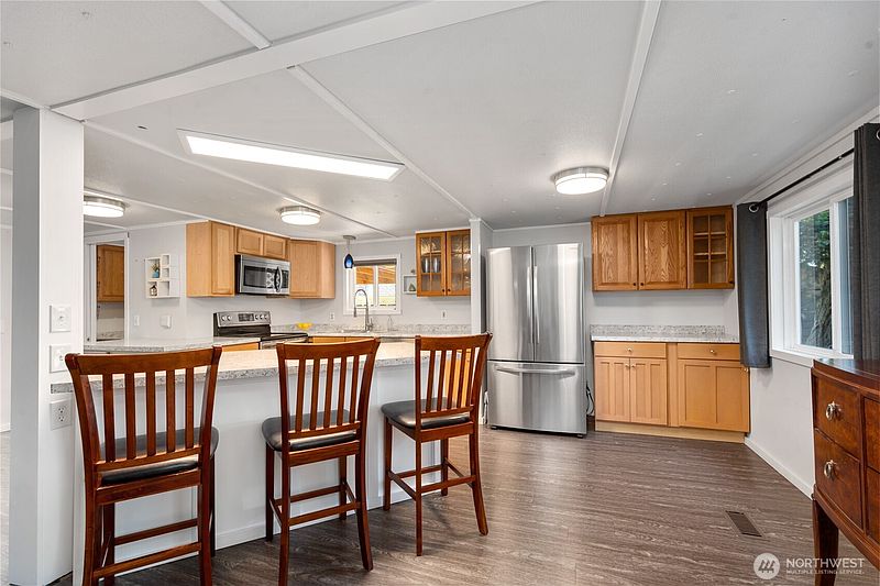 4th image of 6978 Hannegan Road