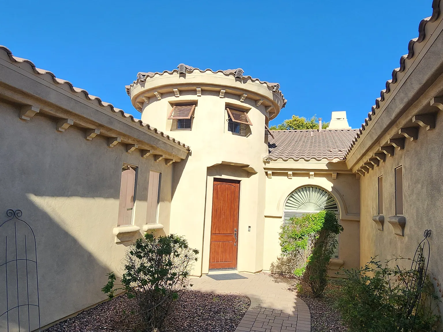 4 bed, 3232 sqft, $3,985 — Photo 2