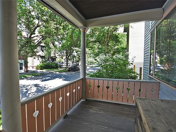 3rd image of 35 Gardiner Park