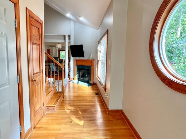 212 Columbia Pl W, Chapel Hill, NC 27516