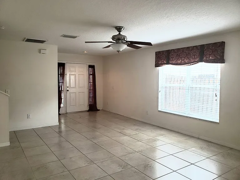 10310 Lakeside Vista Dr — Photo 3