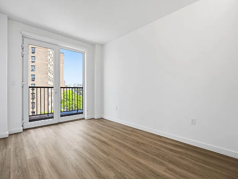 100 Sullivan Pl #602 — Photo 11