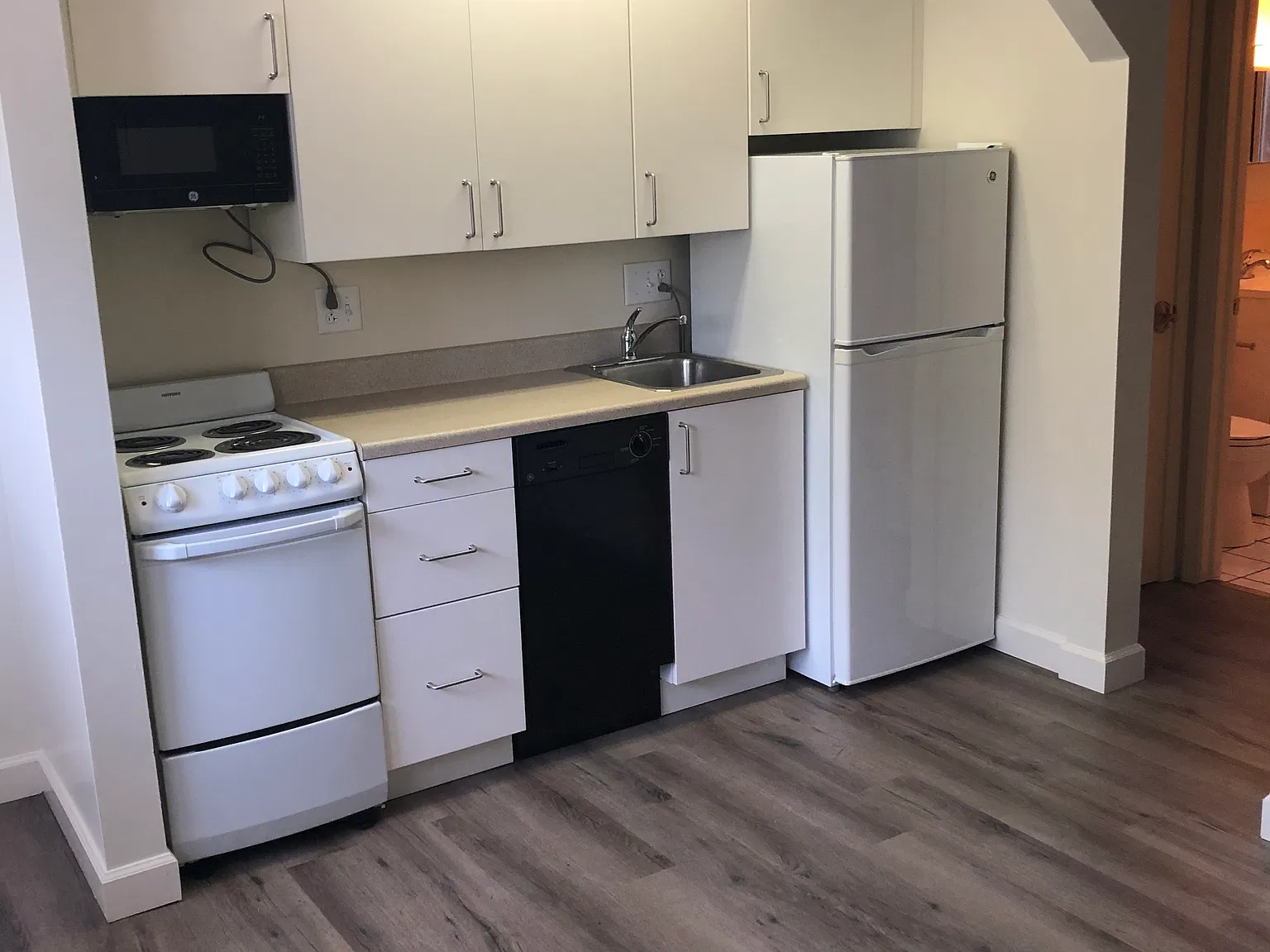 1 bed, 650 sqft, $1,050 — Photo 4