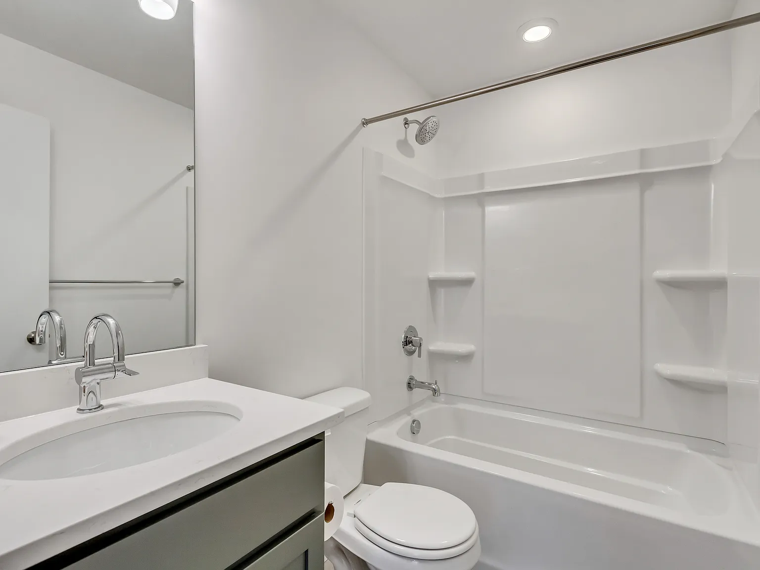 2 bed, $3,950 — Photo 3
