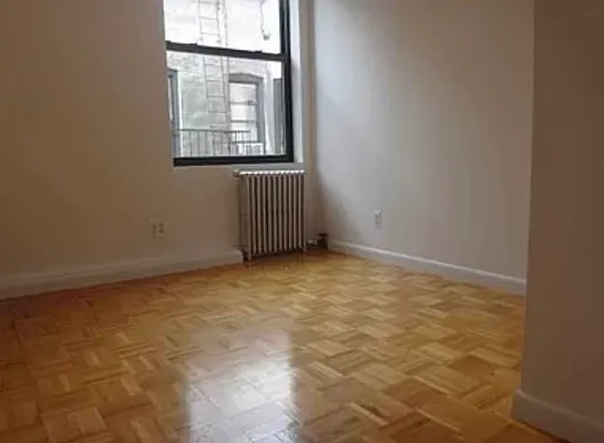 Rented by M.Grossman R.E. Management | media 3