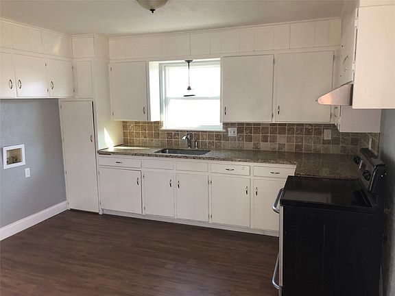 4th image of 1028 W Elm St