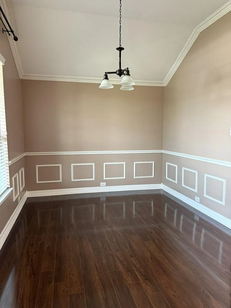 3 bed, 2.0 bath, 1977 sqft, $2,200 — Photo 3