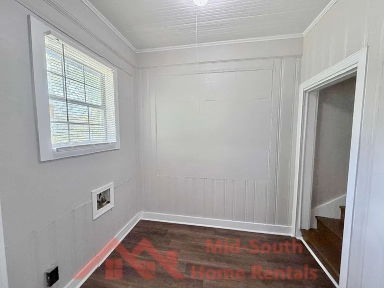 1561 Foster Ave — Photo 10
