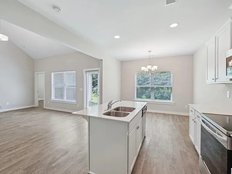 7944 Saint James Dr — Photo 24