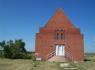 1907 Pitzer Rd, Earlham, IA 50072