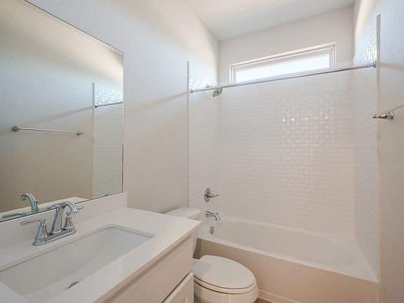 4th image of 615 Bodark St