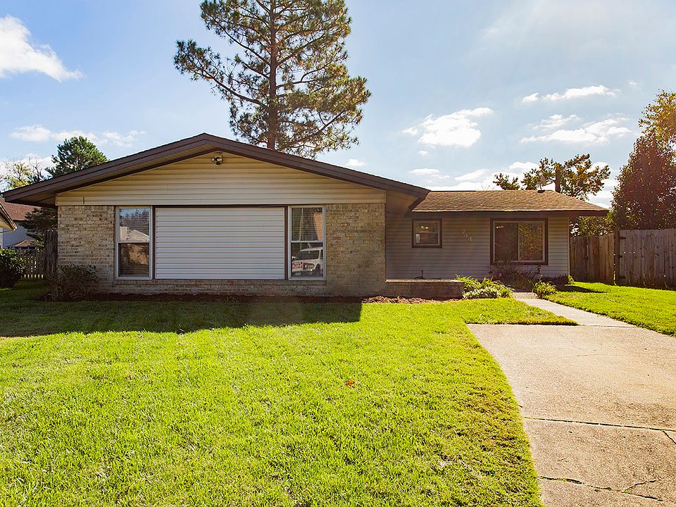 1st image of 744 Tanoak Ct
