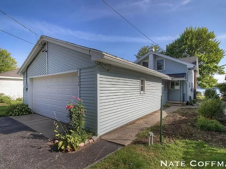6894 Farrell Dr NE — Photo 4
