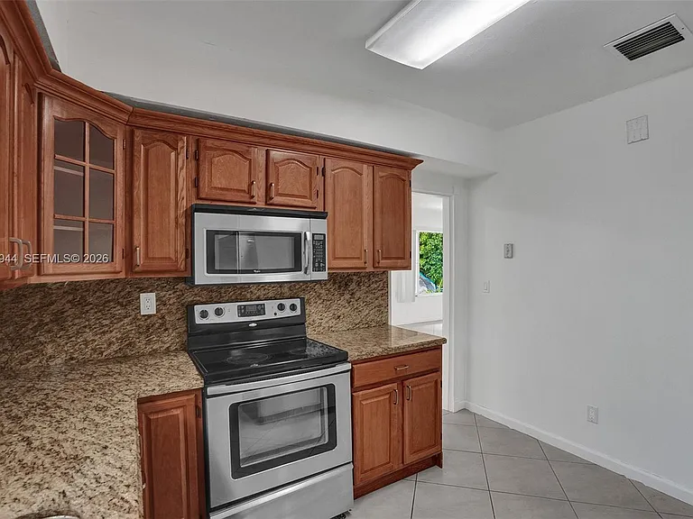 8851 Byron Ave — Photo 9