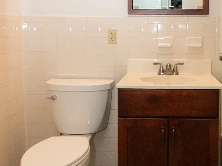 10 Georgetown Dr #J — Photo 7