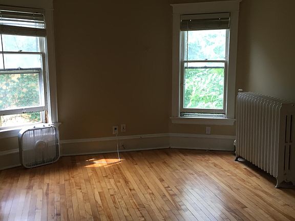 3rd image of 3033 Harriet Ave #2