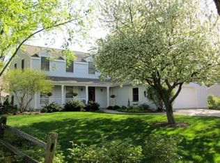 447 Carrol Gate Rd, Wheaton, IL 60189