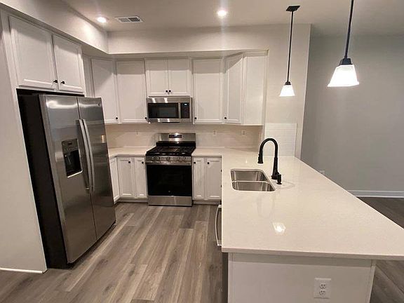 5th image of 2528 Verona Pl #A
