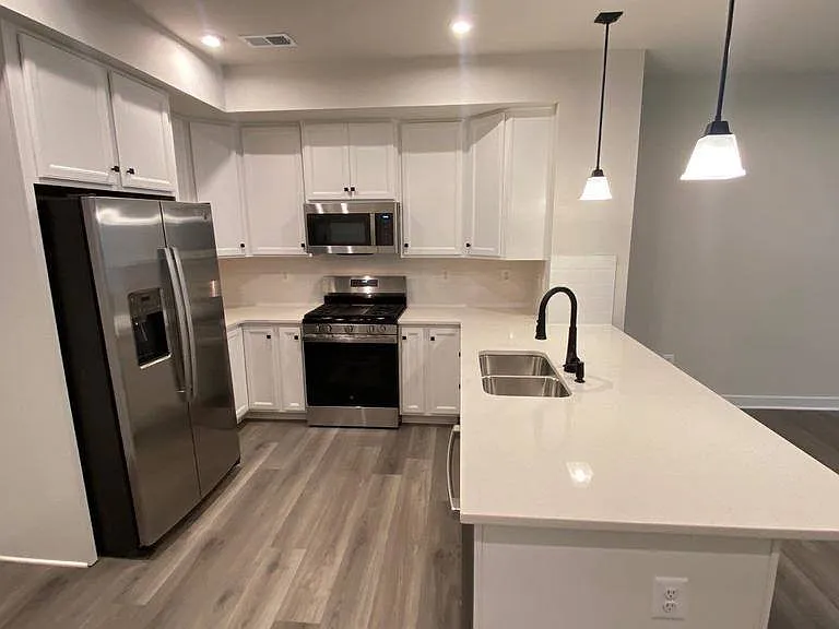 2528 Verona Pl #A — Photo 5