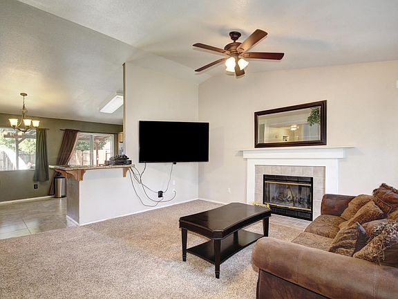 4th image of 709 Rowley Ct