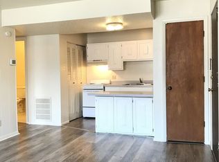 1337 SW Clay St APT 5, Topeka, KS 66604