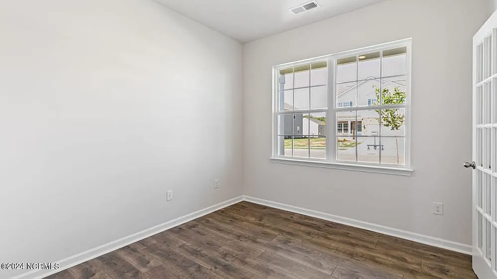 4 bed, 2.5 bath, 1991 sqft, $2,500 — Photo 3