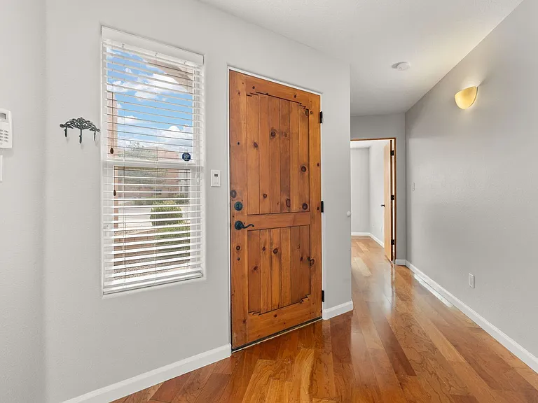 7127 Calle Alegria NE — Photo 4
