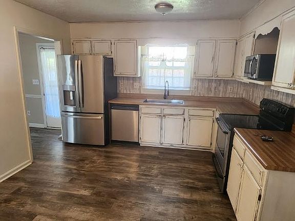 4th image of 3298 Yarmouth Dr