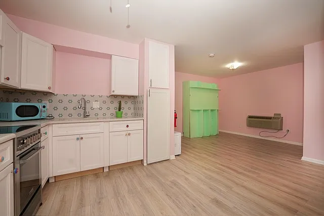 Studio, 380 sqft, $1,800 — Photo 3