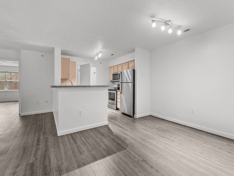Unfurnished Living Area
