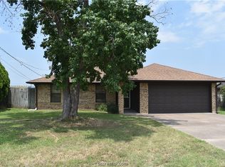 201 Blakewood St, Navasota, TX 77868
