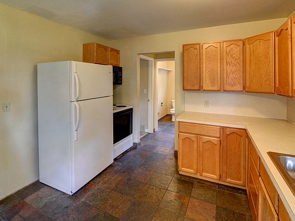 3rd image of 50 S Lashley Ln