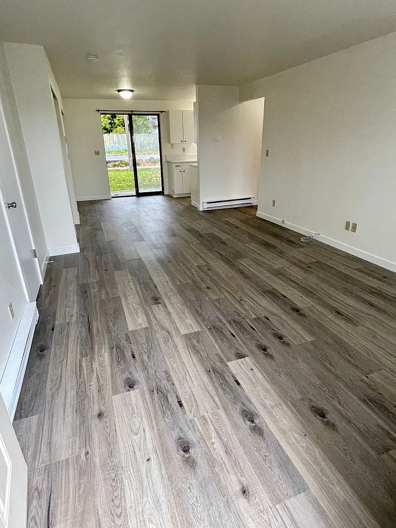 2328 Queen St — Photo 4
