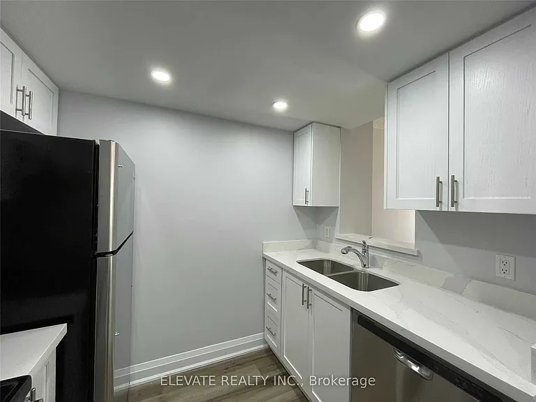 68 Douro St #111 — Photo 10